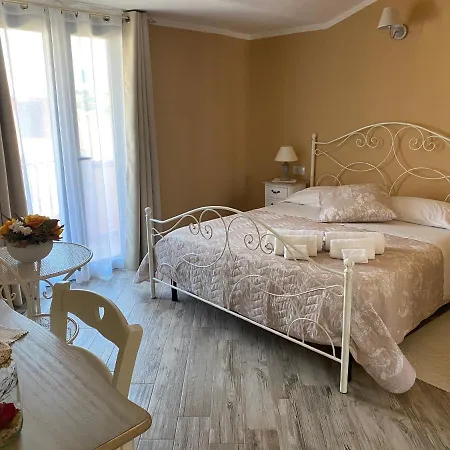 Bed & Breakfast La Soffitta Di Emmasofia 4*
