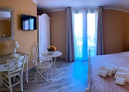 Bed & Breakfast La Soffitta Di Emmasofia 4*